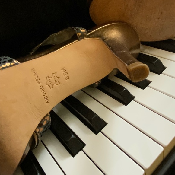 Sandals - Picture 6 of 10